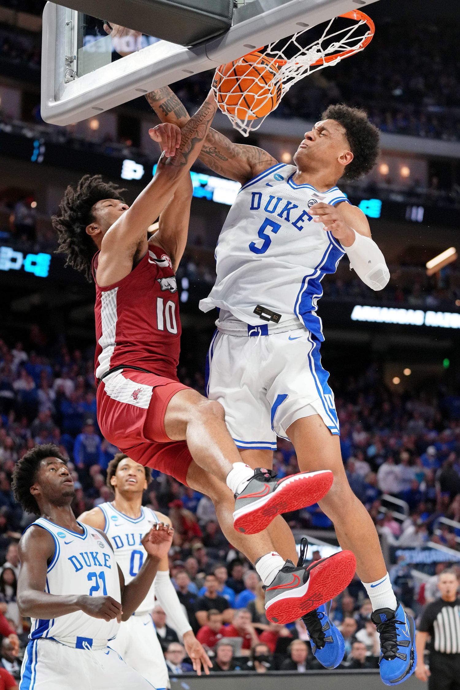 Arkansas Razorbacks forward Jaylin Williams (10) dunks against Duke Blue Devils forward Paolo Banchero (5) during the second half in the finals of the West regional of the men's college basketball NCAA Tournament at Chase Center.